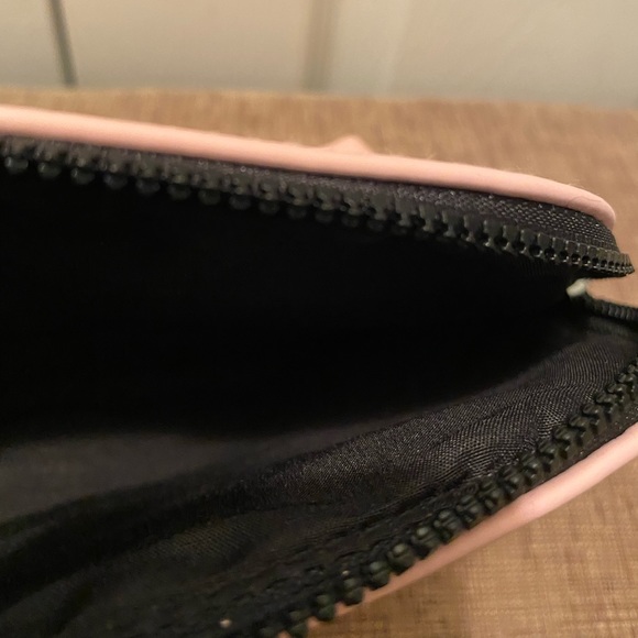 Benefit Cosmetics Hello Gorgeous Cosmetic Varsity Toiletry Travel Pink Bag. - Picture 4 of 7